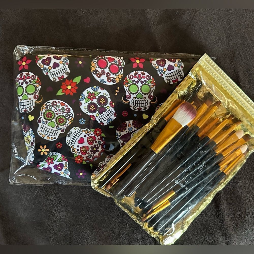 20 piece Make-Up Brush set and Skull Make-Up Bag . I have 1 gold & one black set